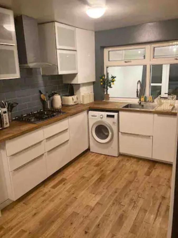 Modern 5 Bedroom Family House - 18 Mins To Station London Eksteriør billede