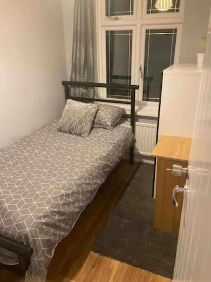 Modern 5 Bedroom Family House - 18 Mins To Station London Eksteriør billede