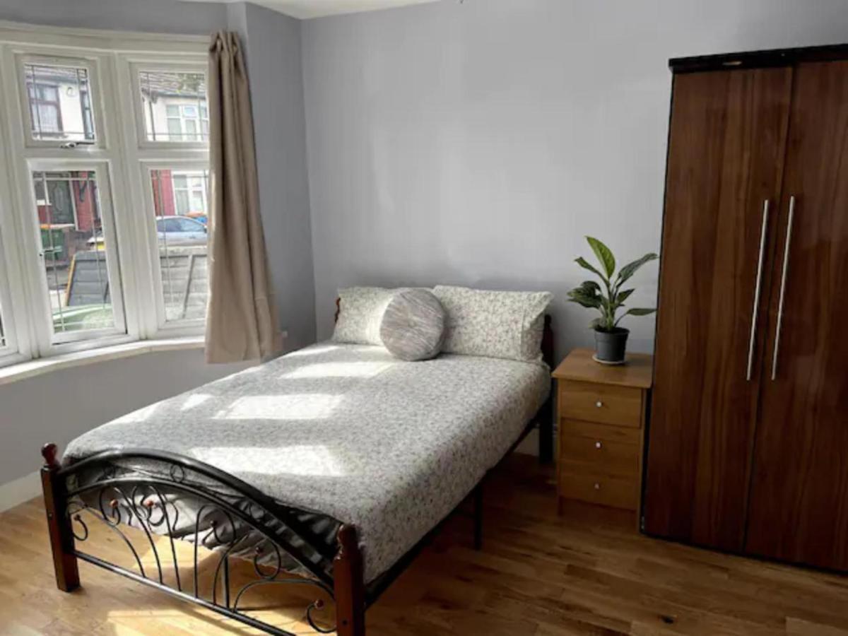 Modern 5 Bedroom Family House - 18 Mins To Station London Eksteriør billede