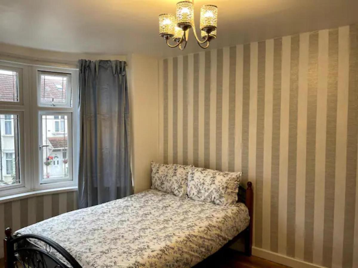 Modern 5 Bedroom Family House - 18 Mins To Station London Eksteriør billede