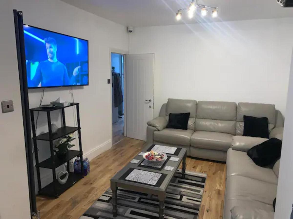 Modern 5 Bedroom Family House - 18 Mins To Station London Eksteriør billede